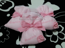 Sacchettini bomboniera portaconfetti rosa con fiore per Paola